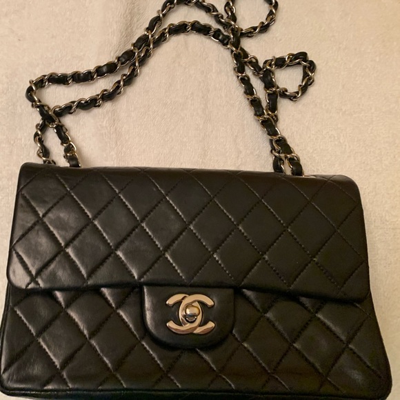 Authentic classic Chanel black double flap handbag with silver hardware. - Picture 10 of 16